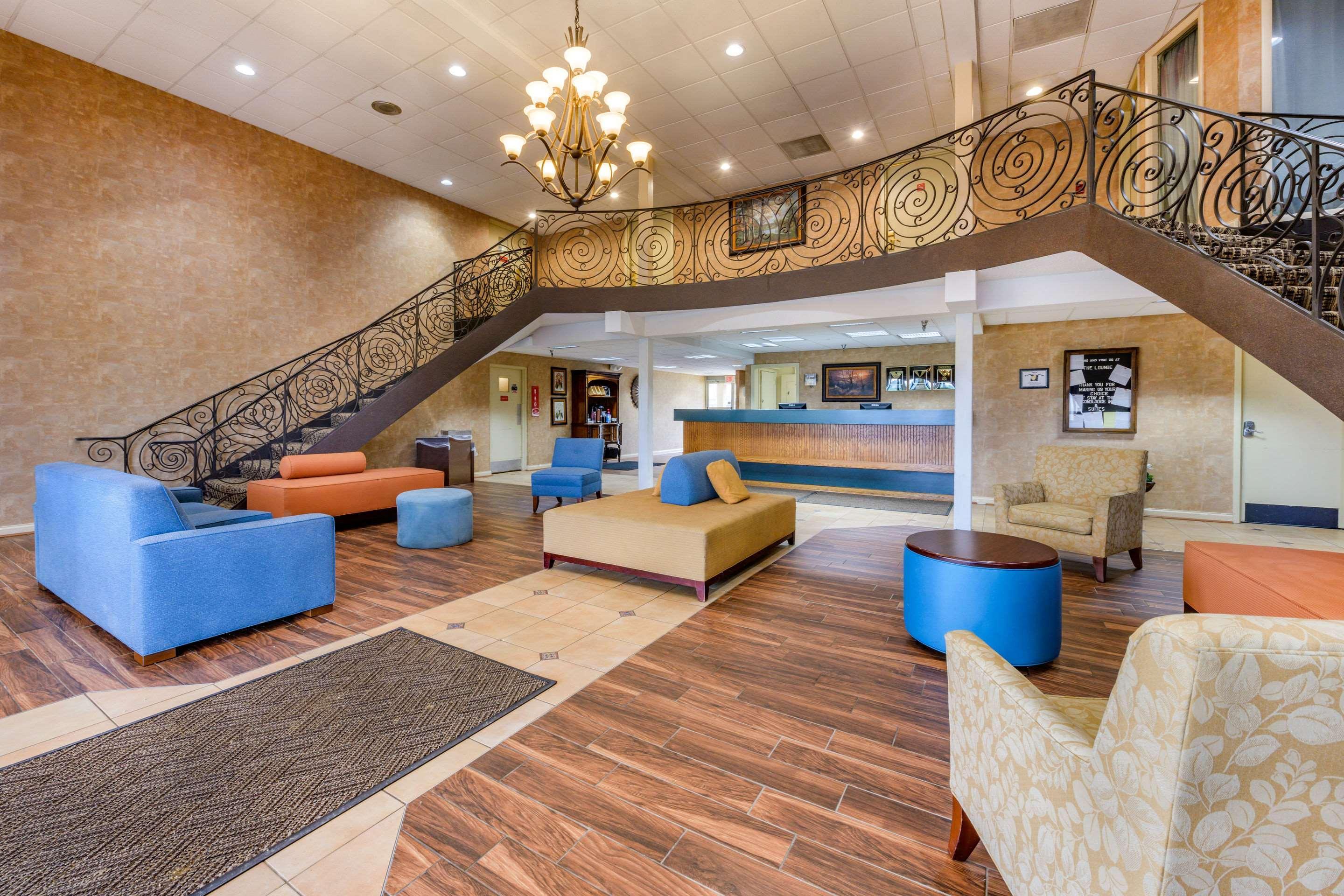 Econo Lodge Inn & Suites Triadelphia - Wheeling Extérieur photo