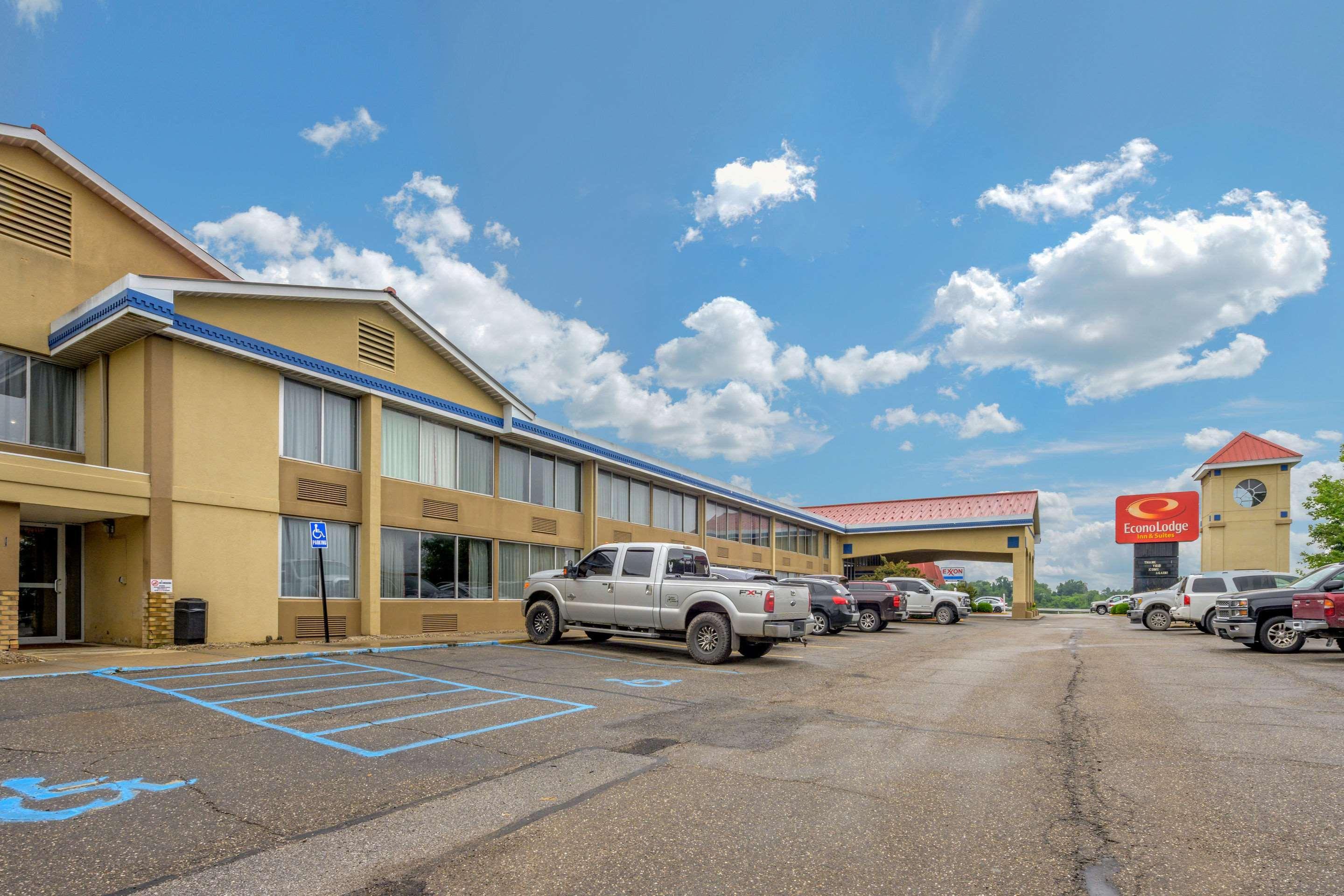 Econo Lodge Inn & Suites Triadelphia - Wheeling Extérieur photo