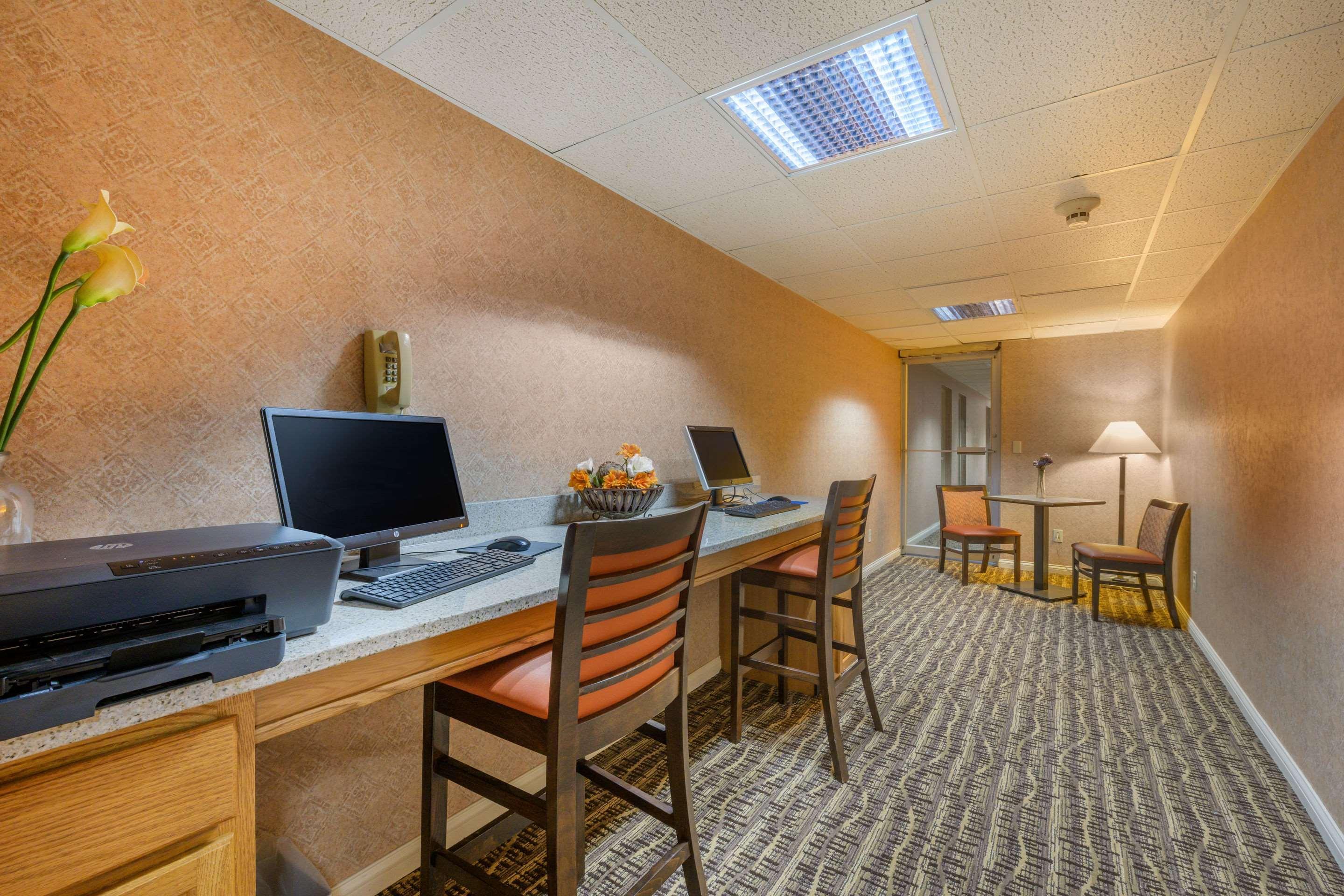 Econo Lodge Inn & Suites Triadelphia - Wheeling Extérieur photo