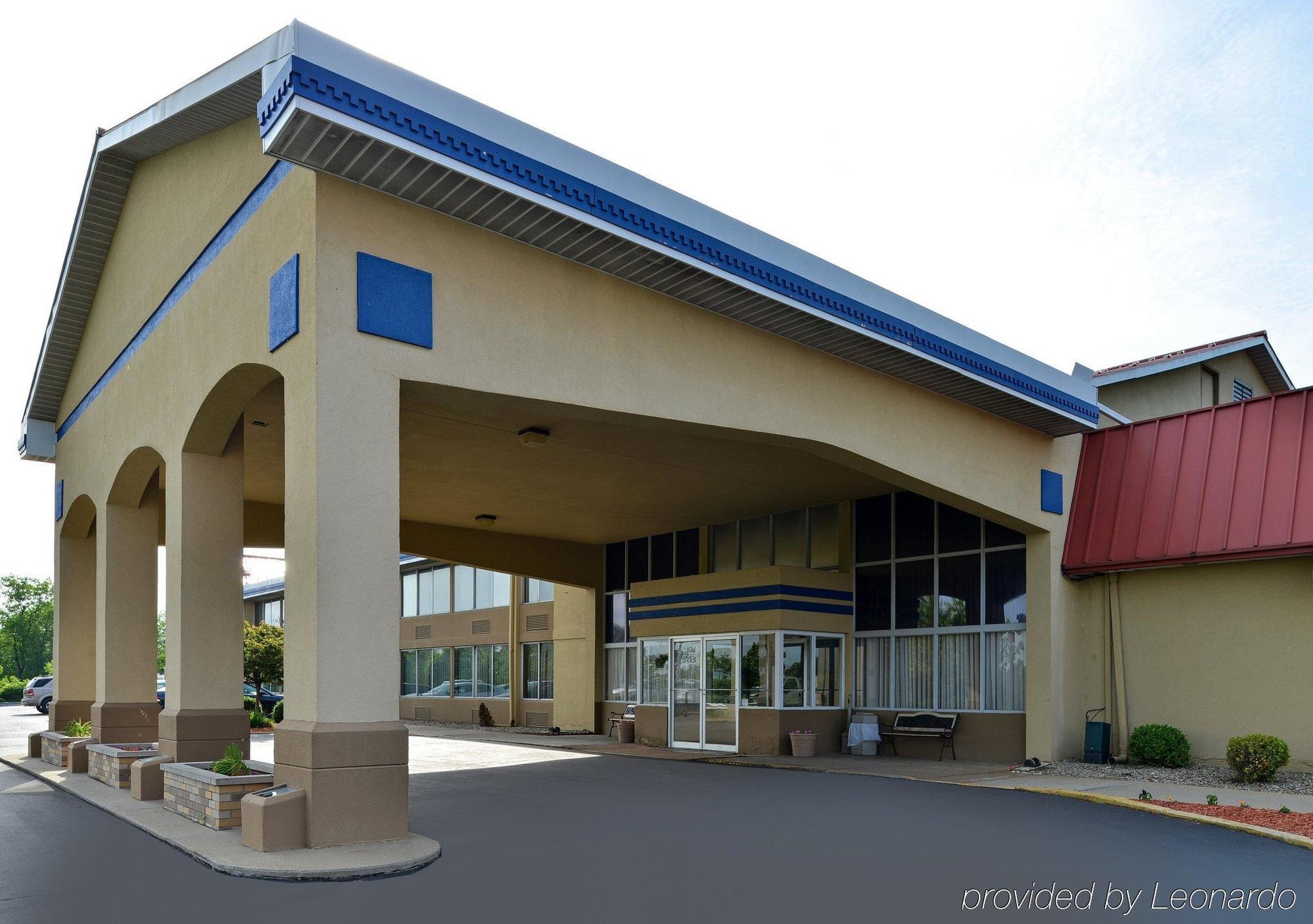 Econo Lodge Inn & Suites Triadelphia - Wheeling Extérieur photo