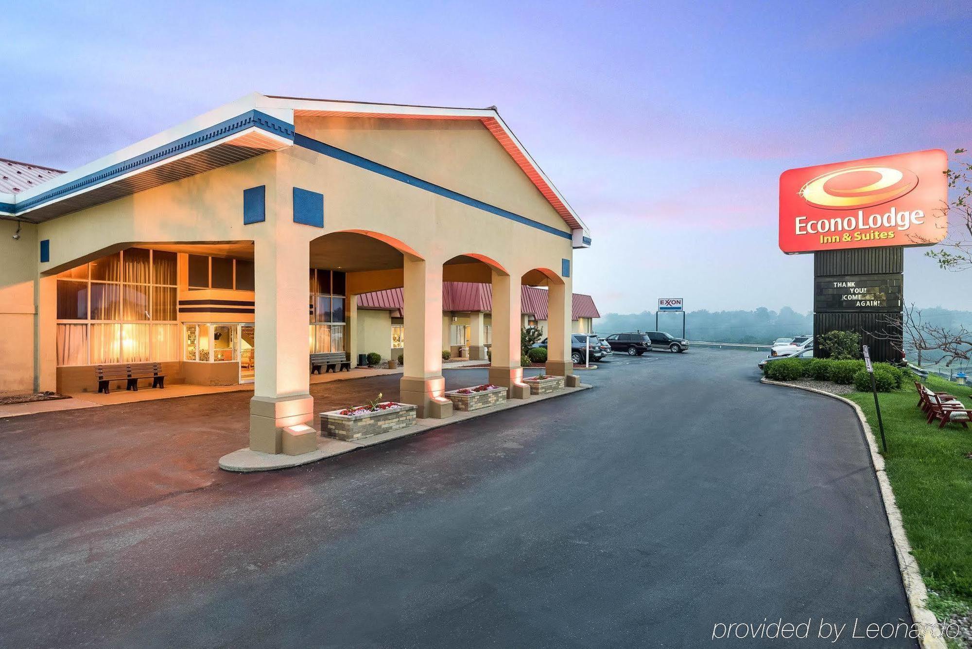Econo Lodge Inn & Suites Triadelphia - Wheeling Extérieur photo