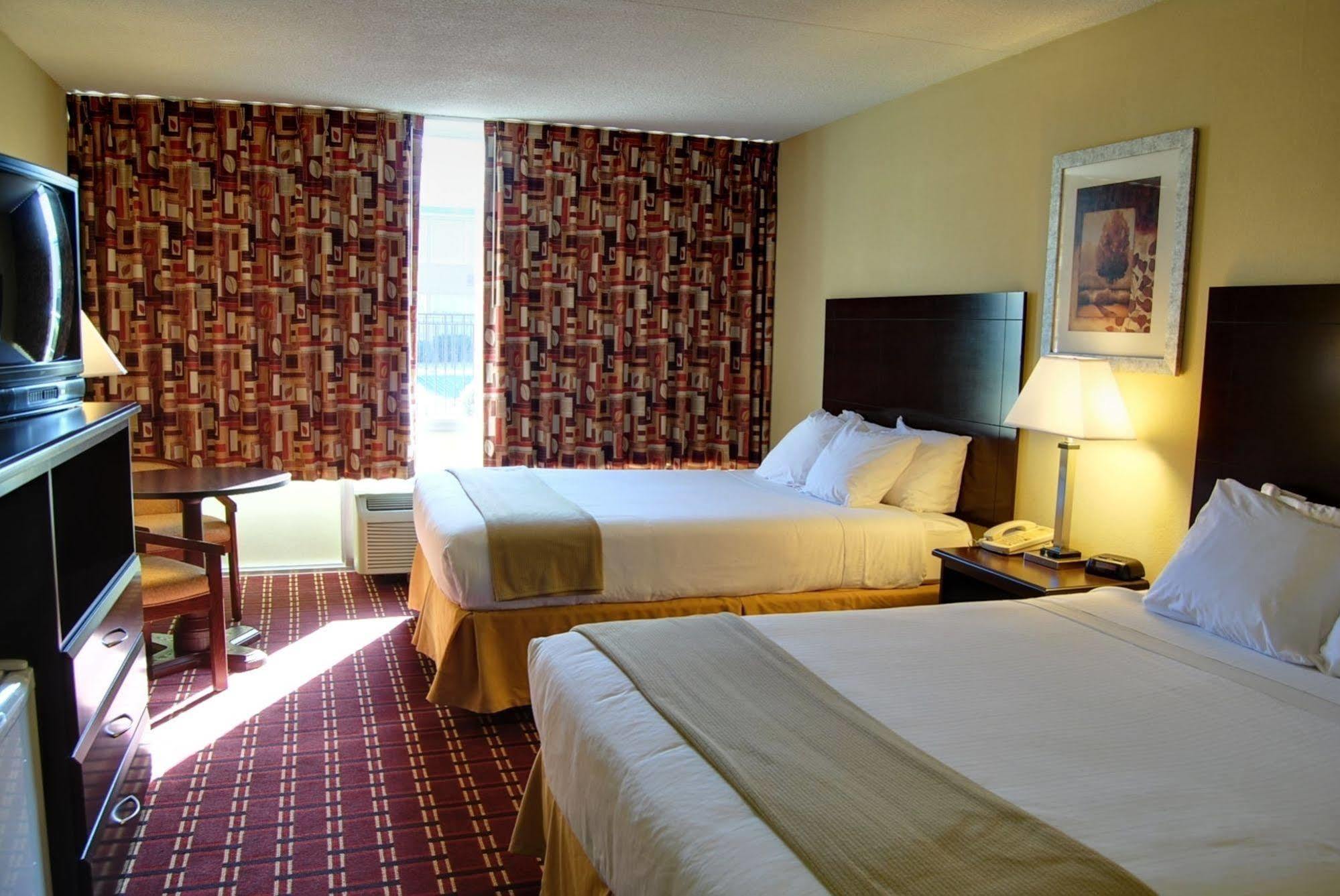 Econo Lodge Inn & Suites Triadelphia - Wheeling Extérieur photo