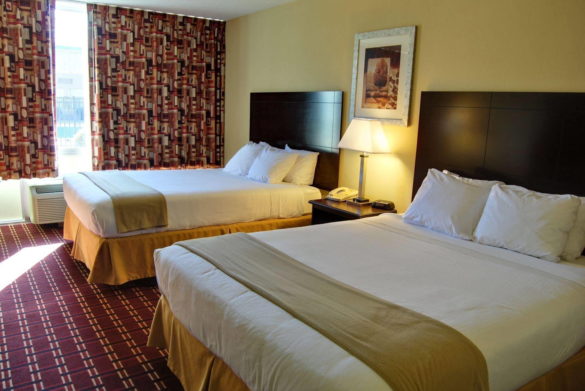 Econo Lodge Inn & Suites Triadelphia - Wheeling Extérieur photo