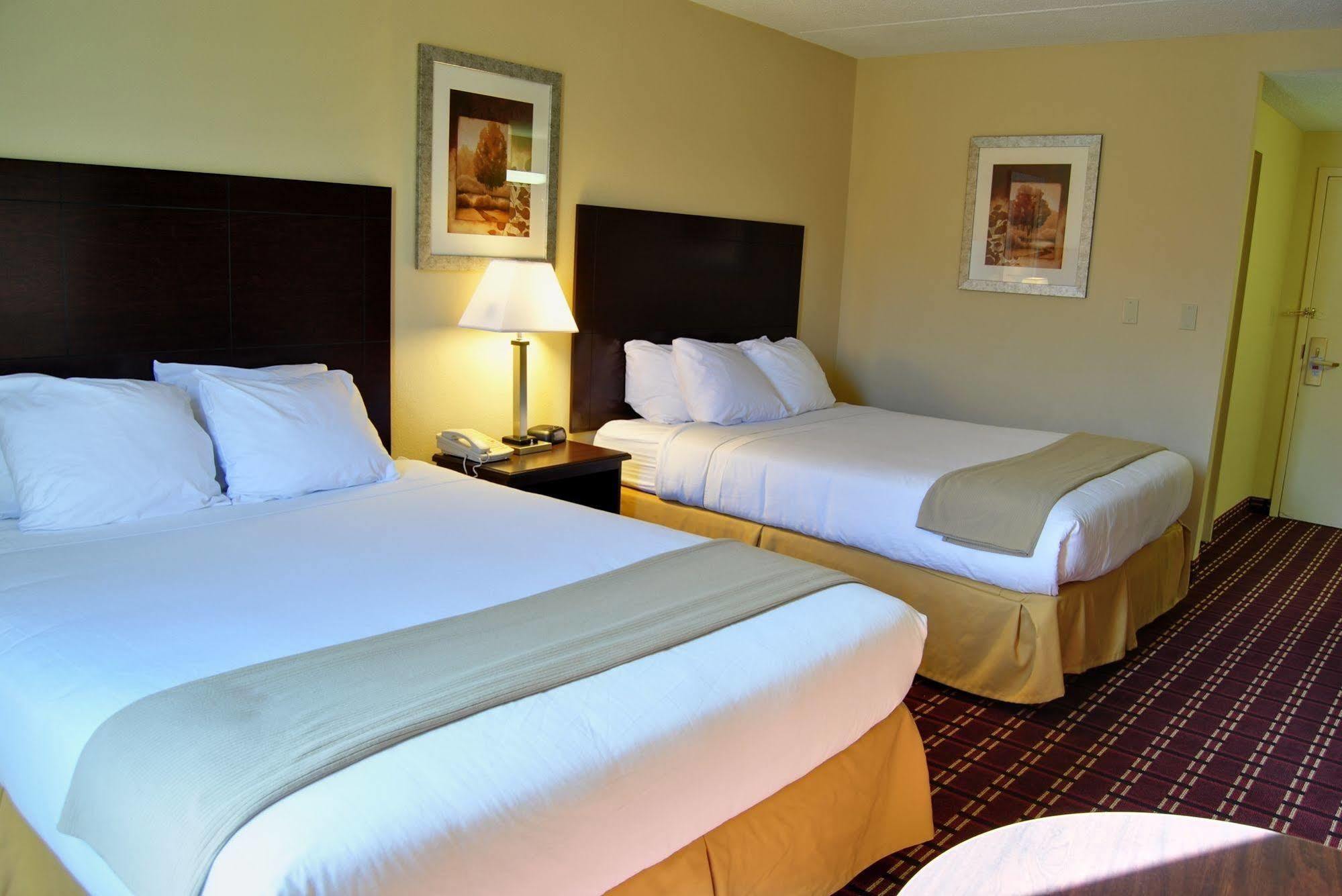 Econo Lodge Inn & Suites Triadelphia - Wheeling Extérieur photo